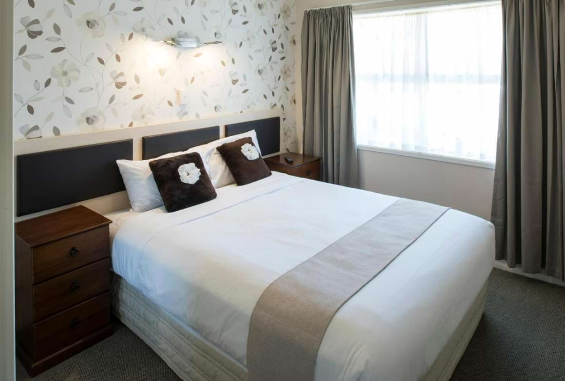 One Bed Suite with Spa at Best Western Braeside Rotorua