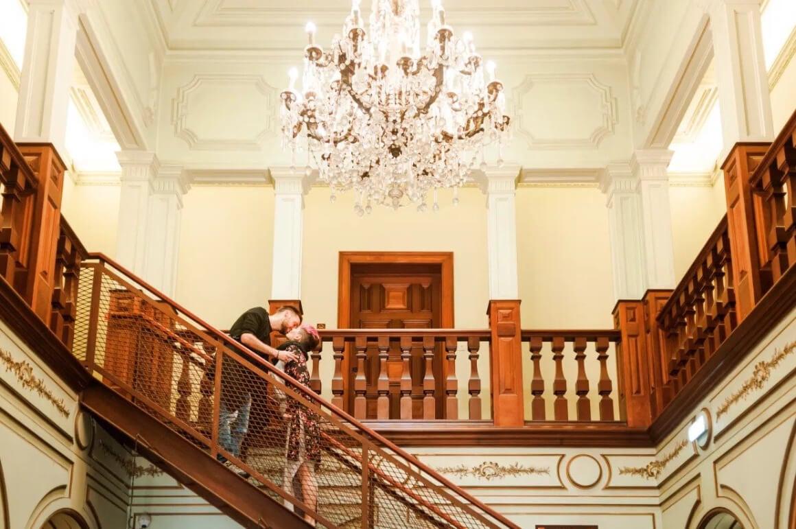 Sant Jordi Hostels Lisbon Best Cheap Hostel in Lisbon. A couple kissing on the stairs of this vintage building