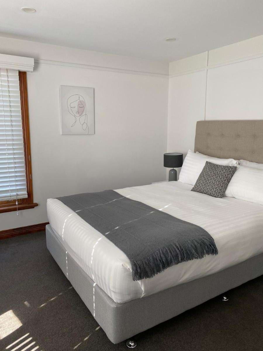 Three Bed Apartment at Shipwrights Arms Hotel