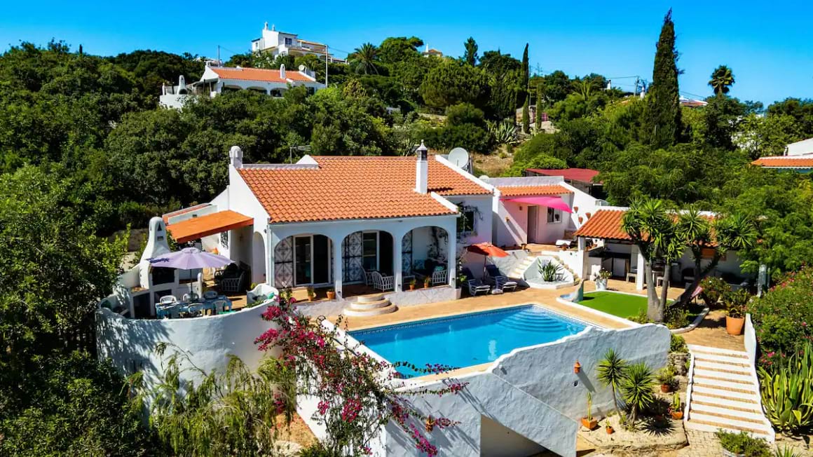 Traditional 4 Bed Portuguese Villa with Views