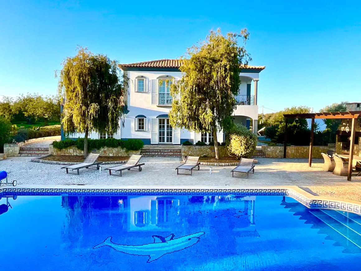 Traditional 4 Bed Villa with Pool and Gardens