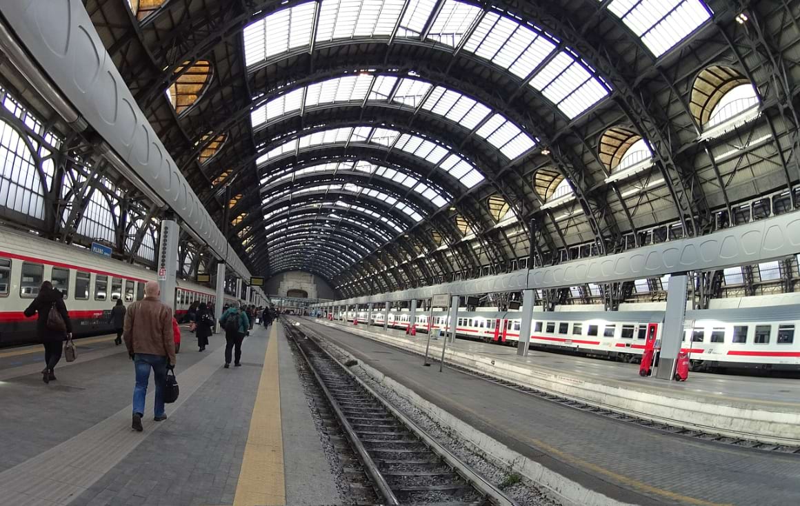 cheap train travel in Milan