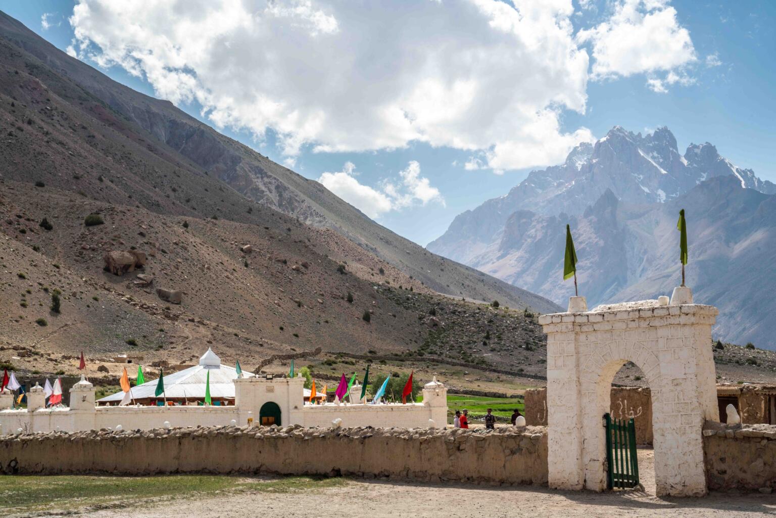 pakistan tourist bus