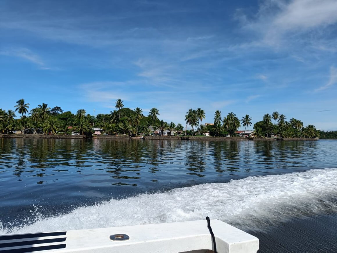 the cool blue waters of fiji make it an amazing place to visit 