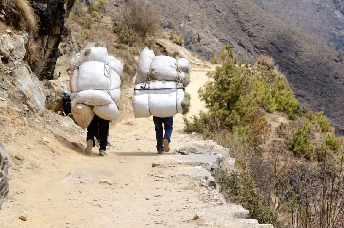 nepal everest base camp trek carrying heavy sacks