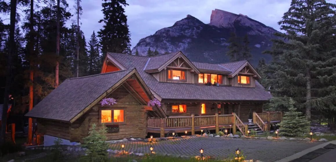 Cozy Banff Log Cabin