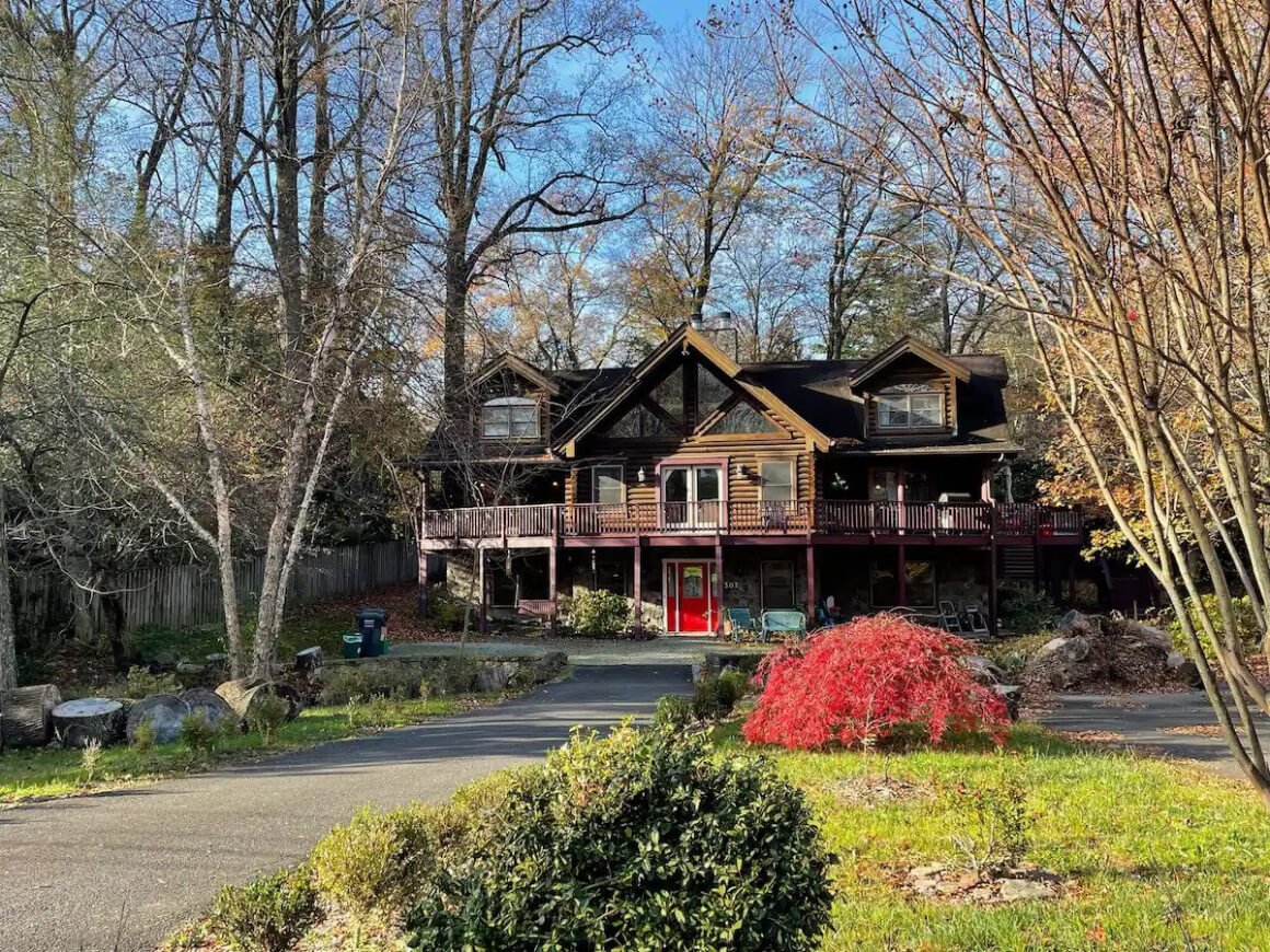 Cozy Log Cabin B&B