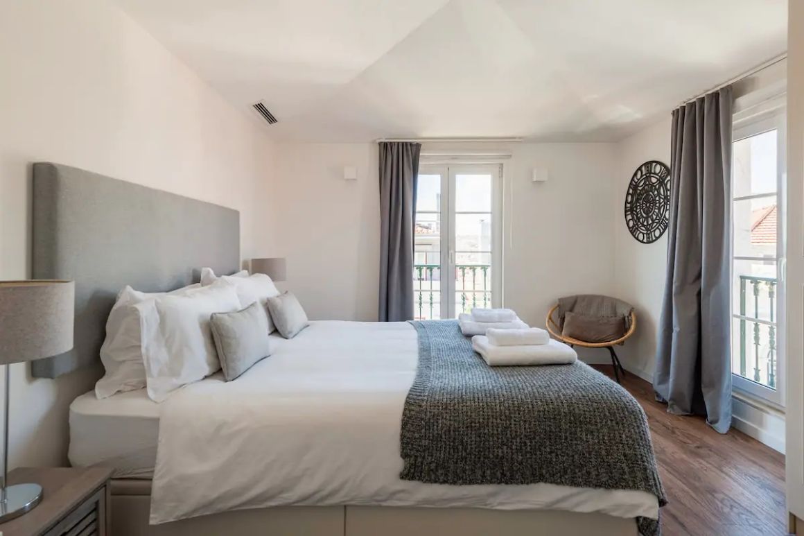 Deluxe 3-Bed Corner Apartment Lisbon