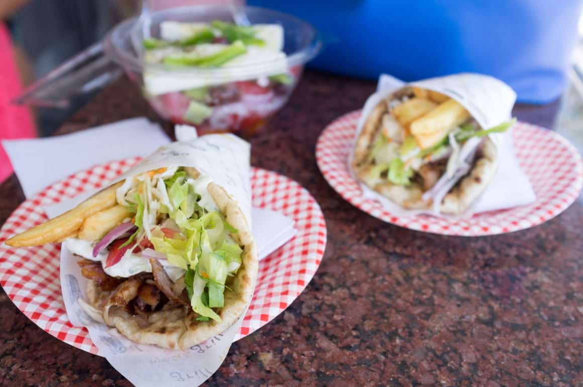 cheap places to eat in santorini