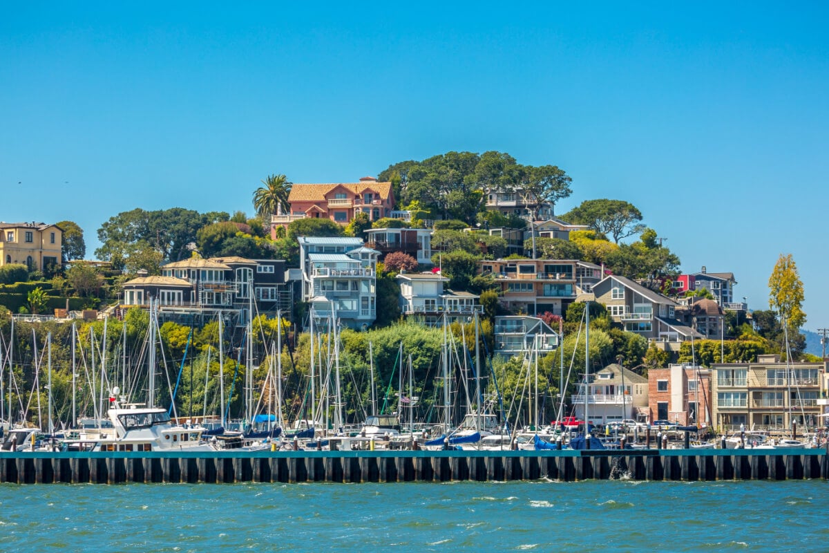 San Francisco luxury beachhouses.