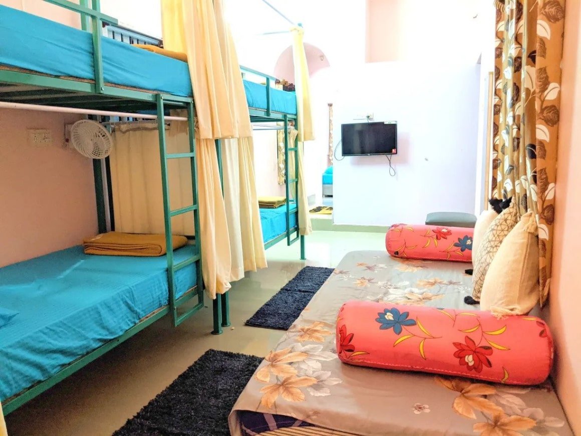 Aura Hostels