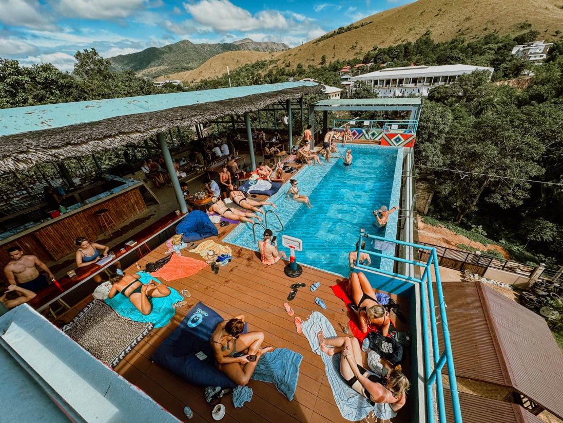 Outpost Hostel - Coron