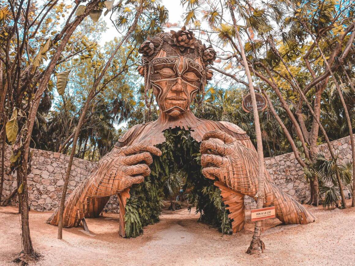 Escultura Ven a la Luz