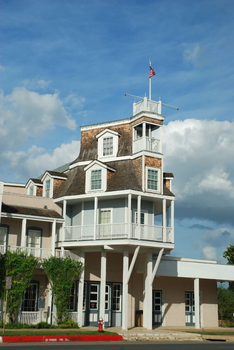 The exterior building of the Admiral Nimitz Gallery, Fredericksburg with the USA flag on top 