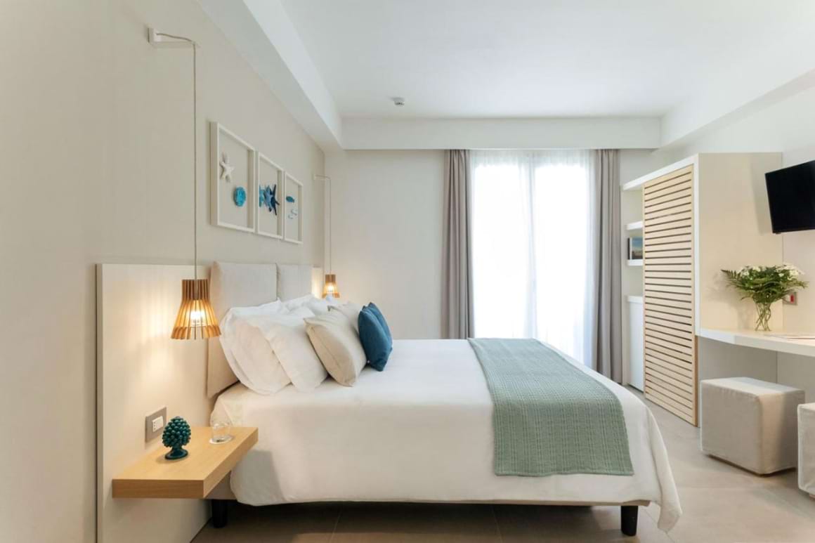 Queen room at Albatros Beach Hotel Taormina