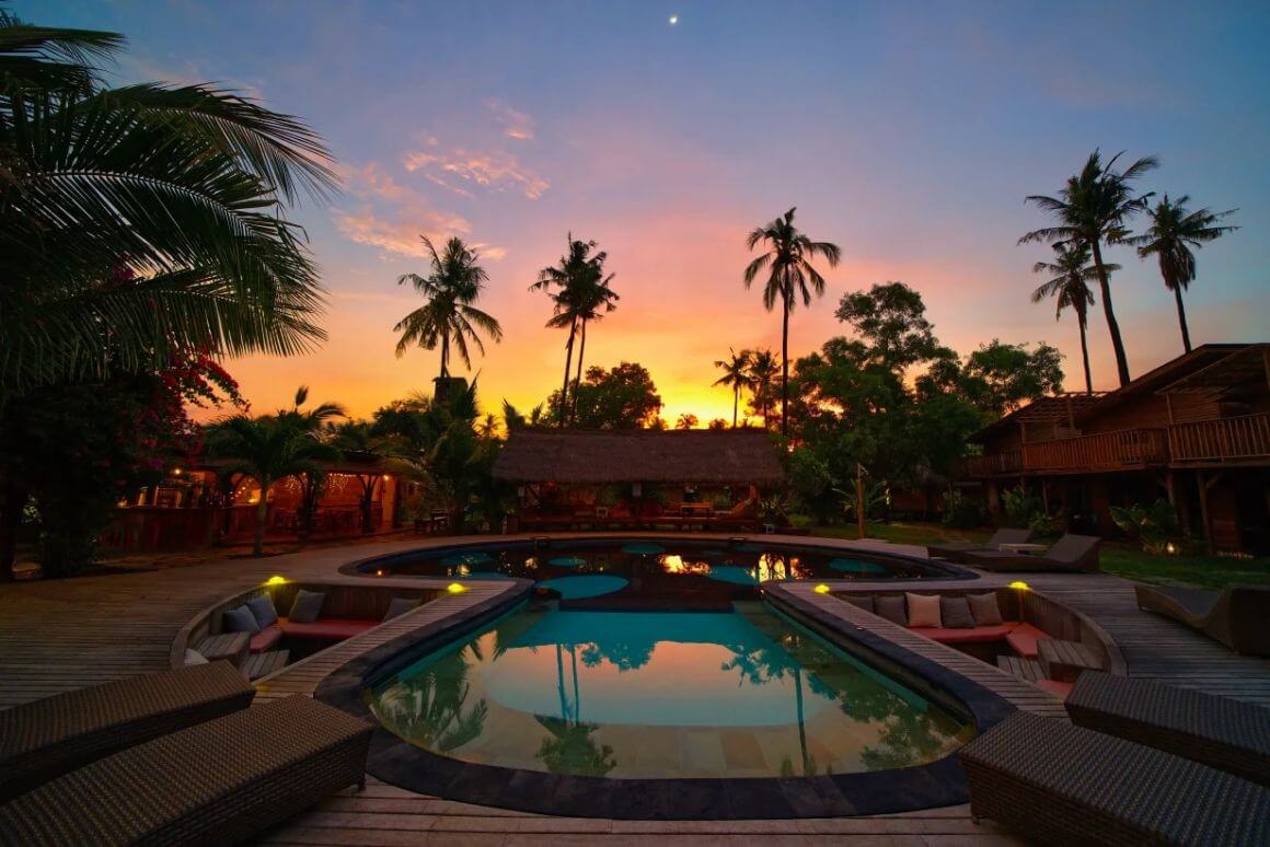 Begadang Lombok mushroom shaped outdoor swimming pool
