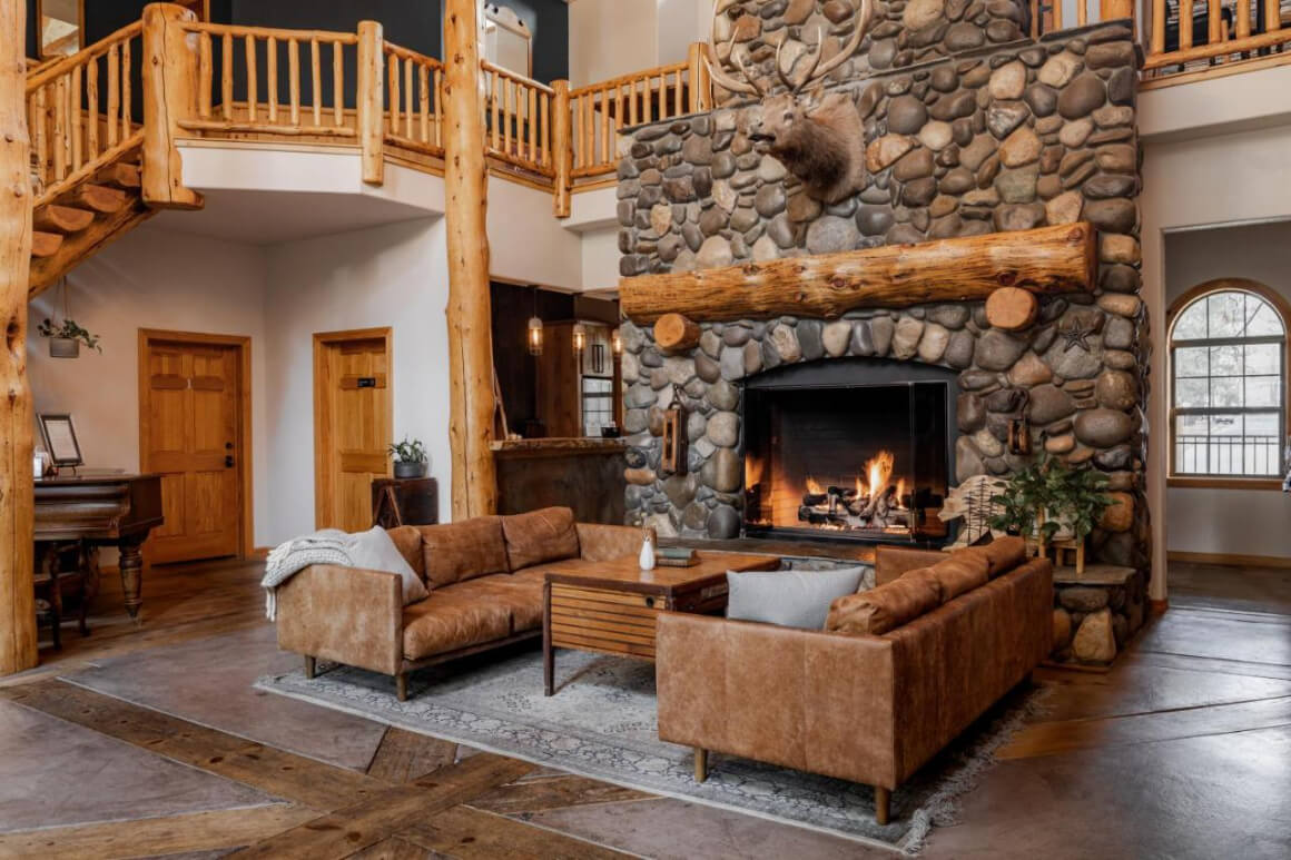 Living room at the Black Bear Lodge