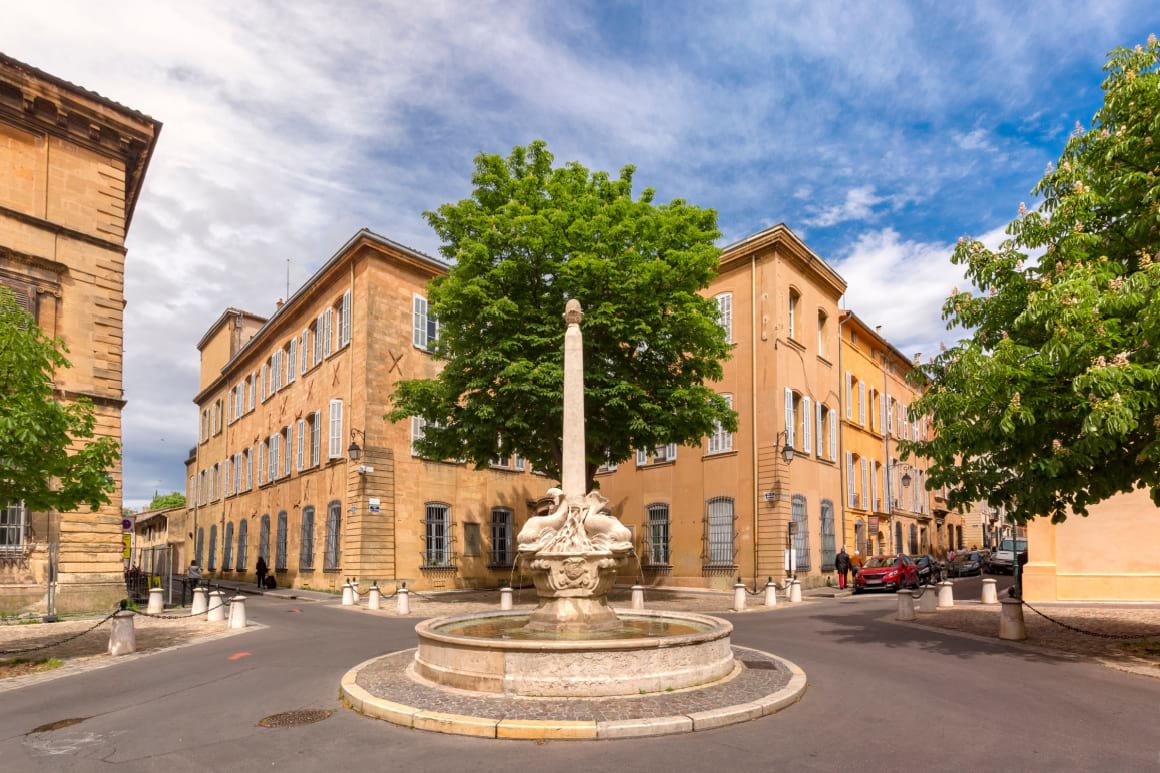 Fountain and square of Quatre Dauphins Mazarin district