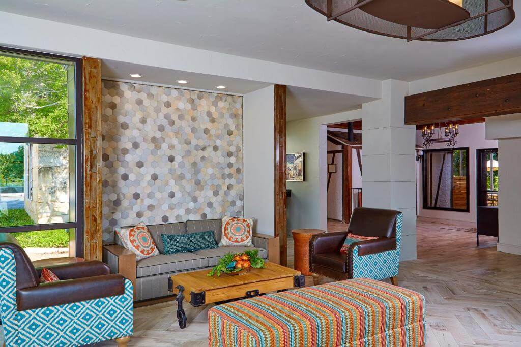 A communal space with colorful furniture at Fredericksburg Inn and Suites