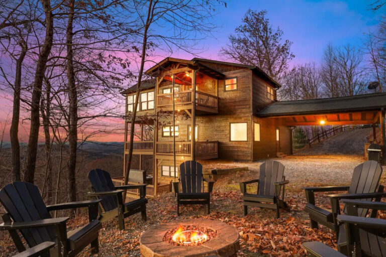 TOP 20 Cabins for Christmas in the US 2024