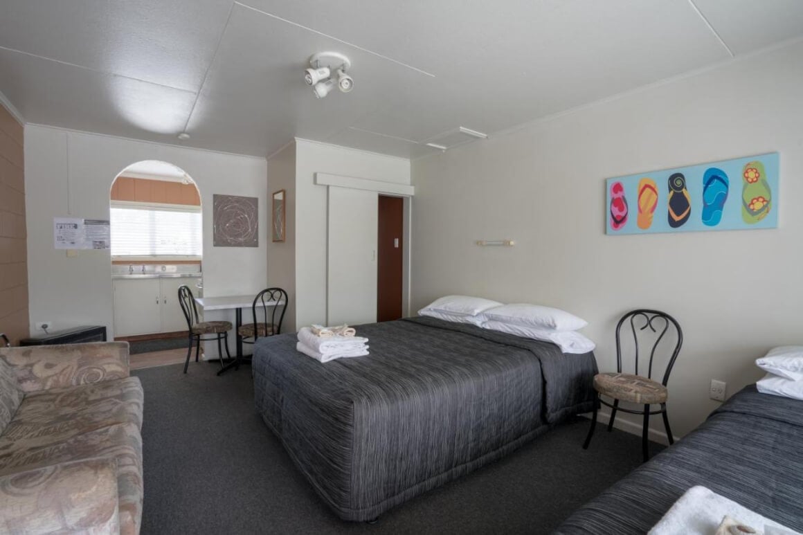 One-Bedroom Apartment at Sierra Beachfront Motel
