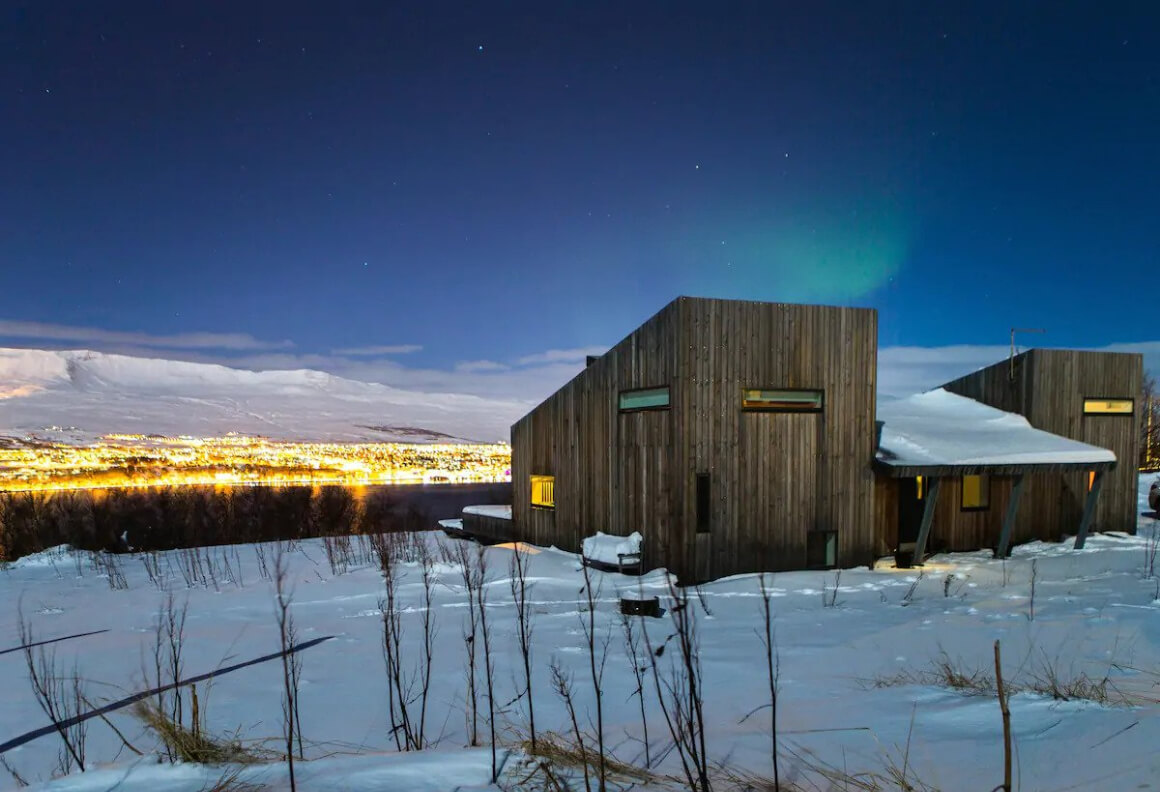 2-Bed Cabin with City Views in Iceland