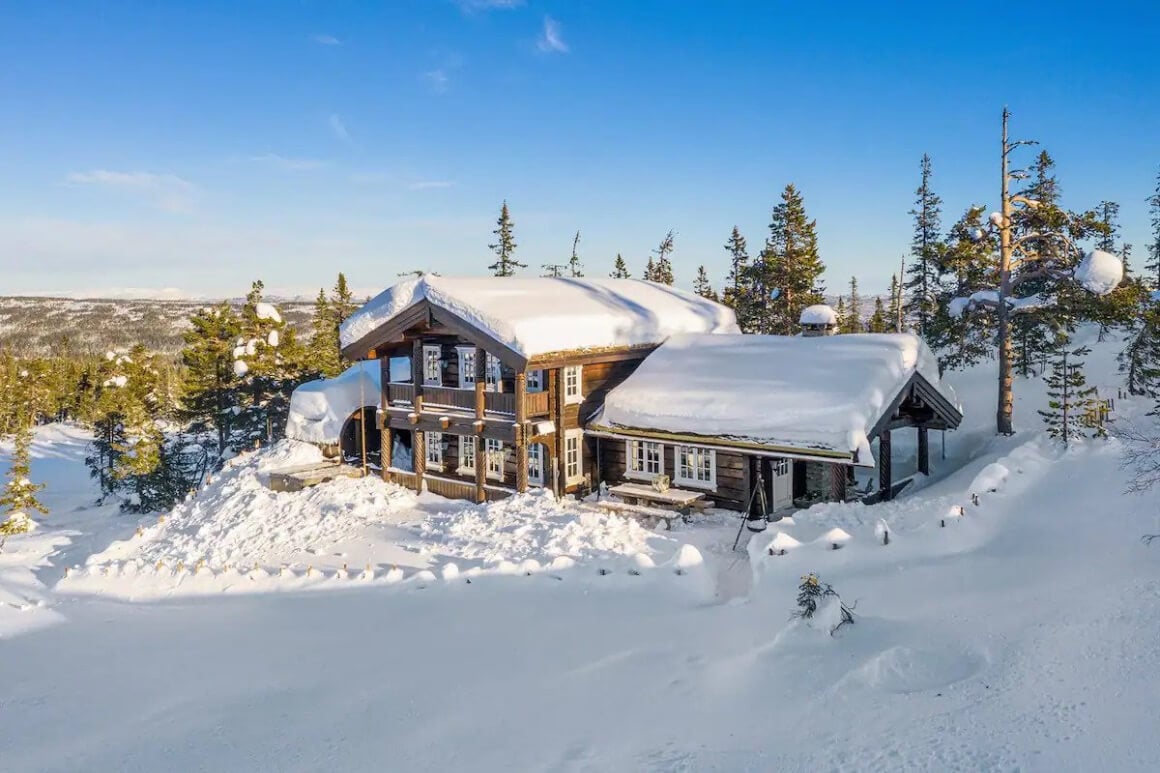 5-Bed Cabin with Jacuzzi in Norway