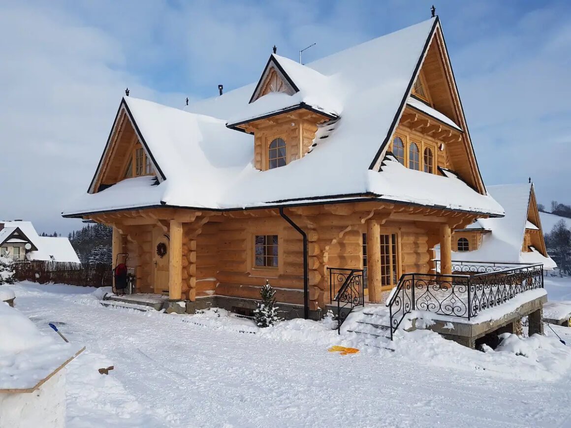 6-Bed Log Cabin with Pool in Poland
