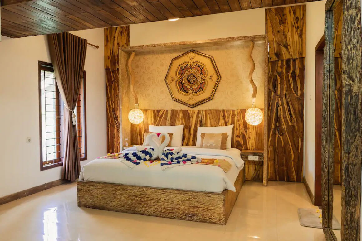 Luxurious 2-Bed Villa with Breakfast Included
