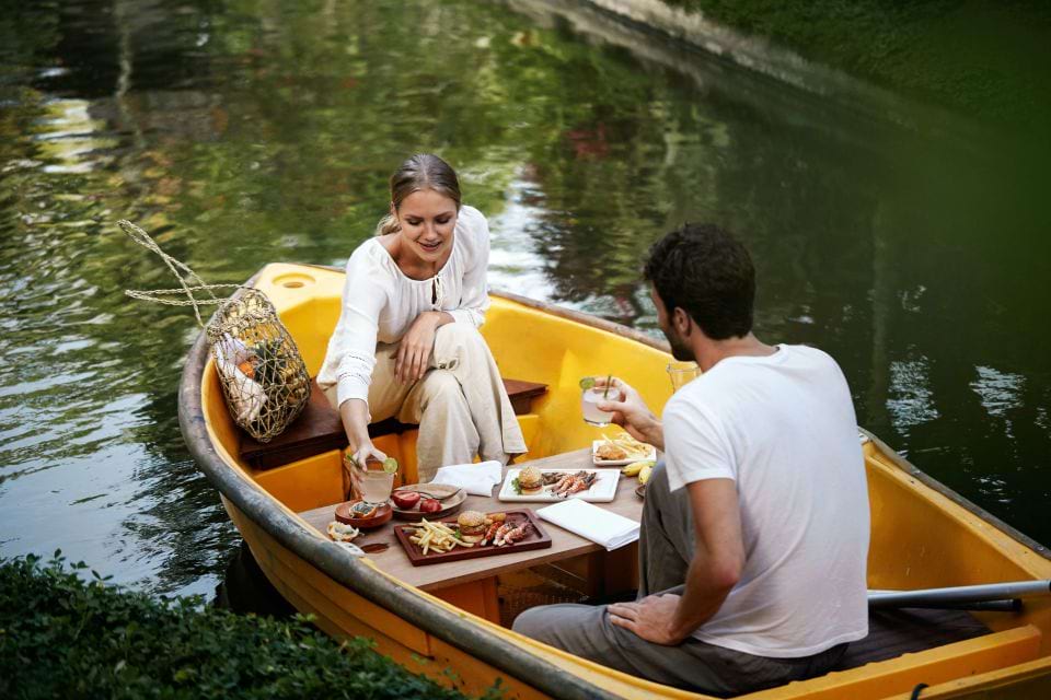 Indulge in a Picnic Boat Lunch