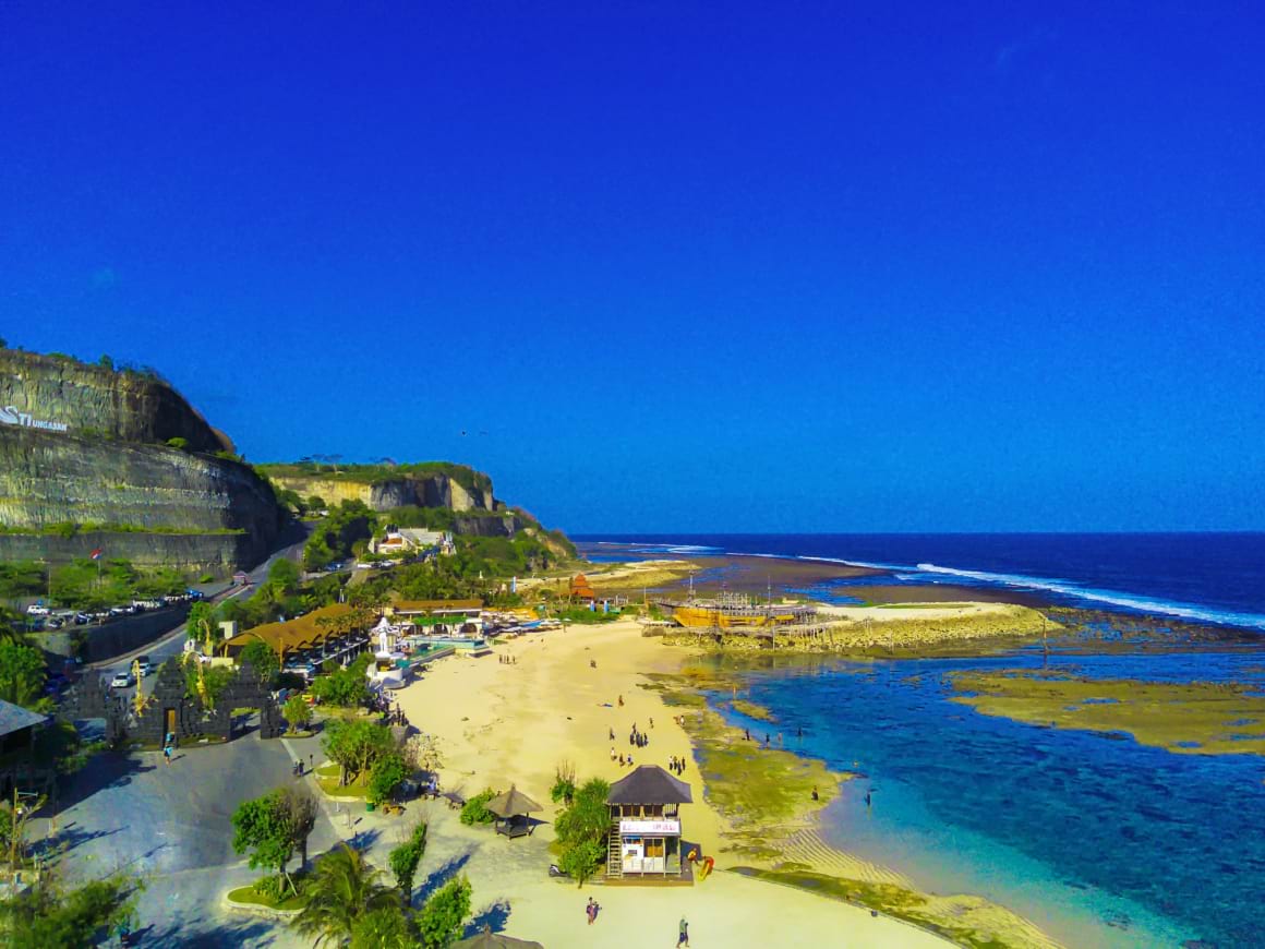 Relax on Melasti Beach