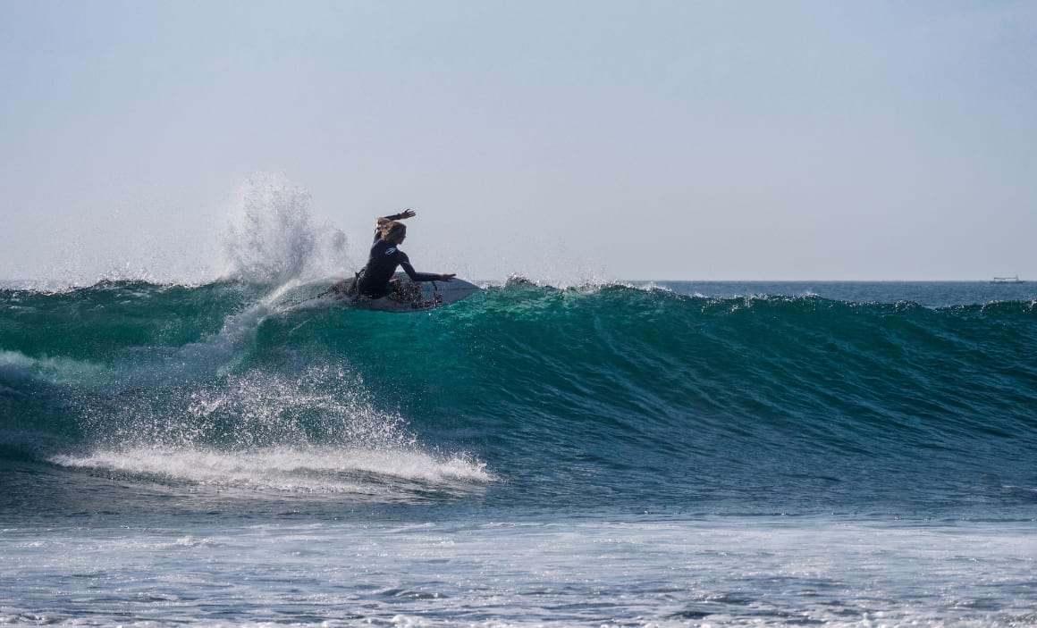 Улувату серфинг. Пляж Сулубан. Catching wave