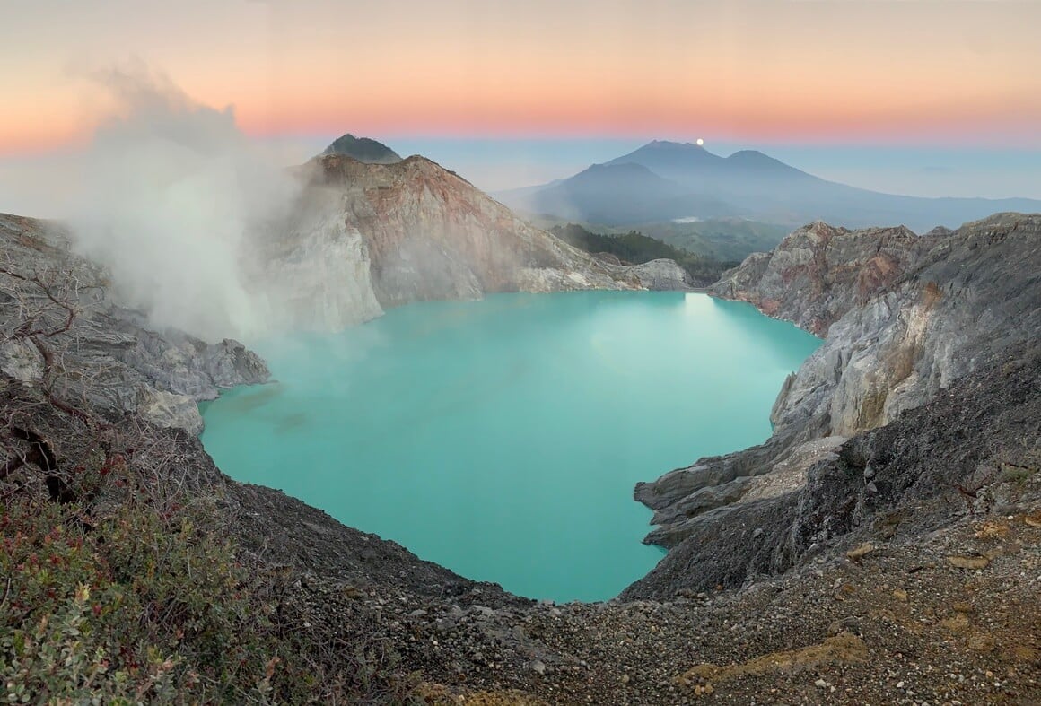 mount ijen indonesia volcano