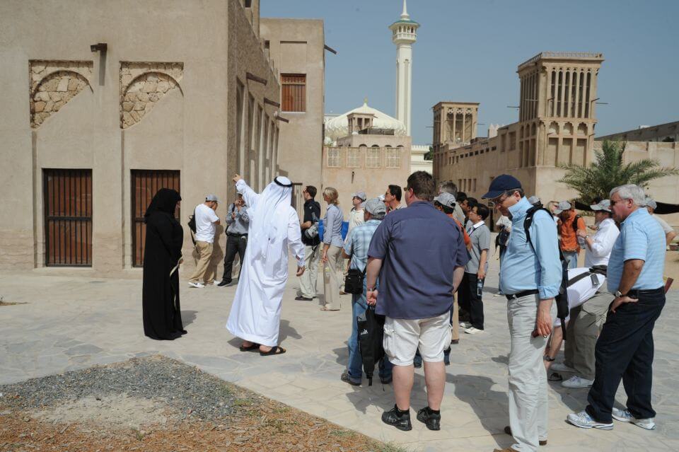 A group of tourists discovering Al Fahidi with an arabe guide