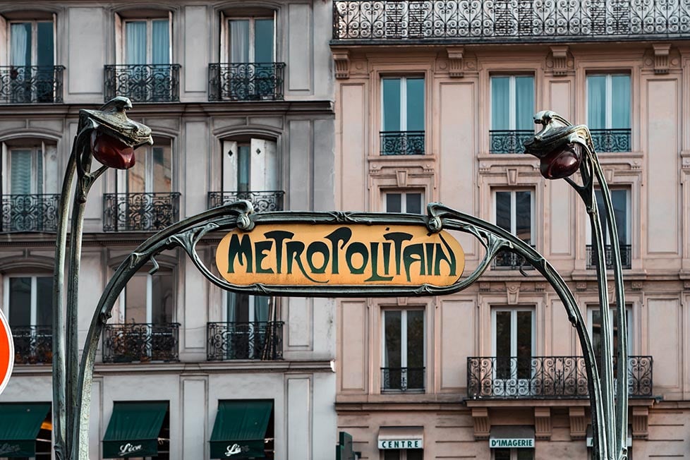 A sign for the metro in Paris