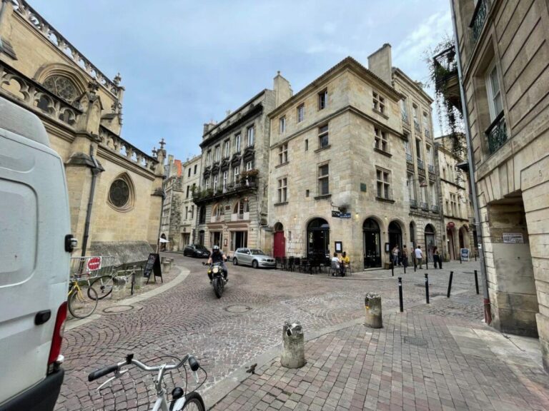 Where to Stay in Bordeaux (COOLEST Areas!)