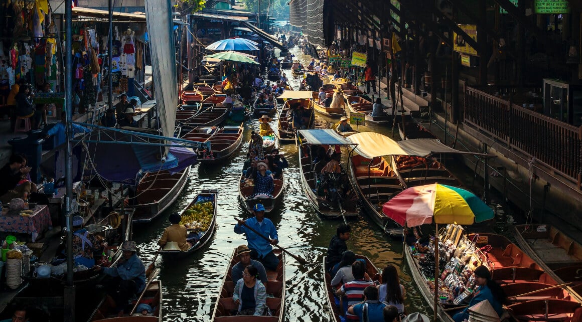 The busy floating Markets of Bangkok with small boats carrying out people around