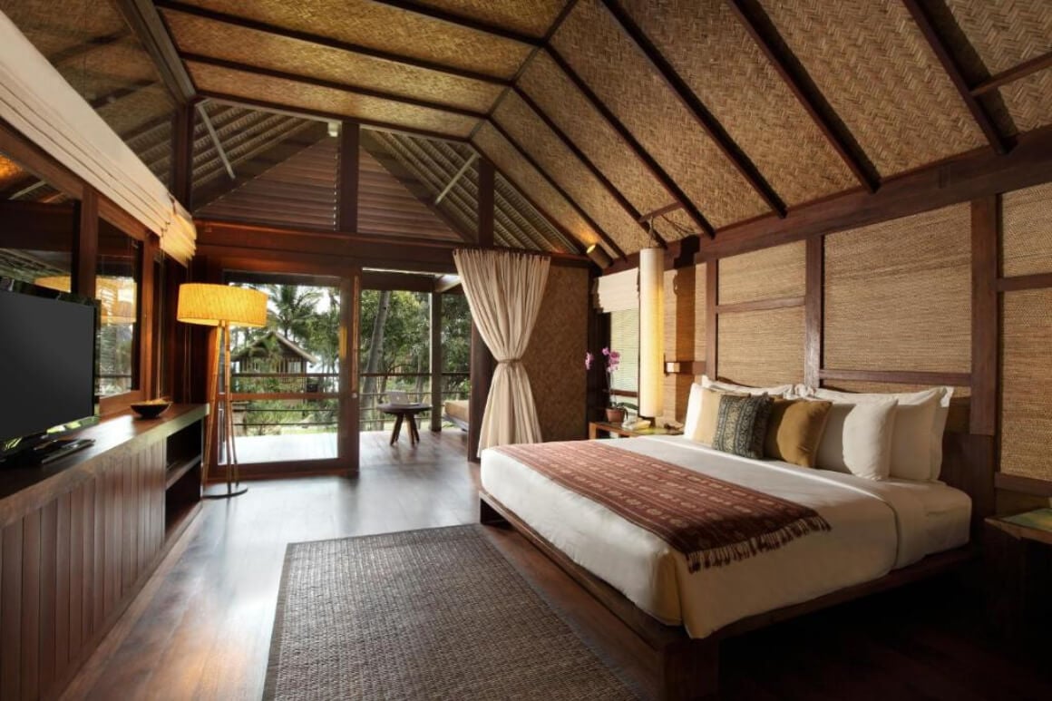 Bedroom interior with a king-size bed and a balcony at Jeeva Klui Resort