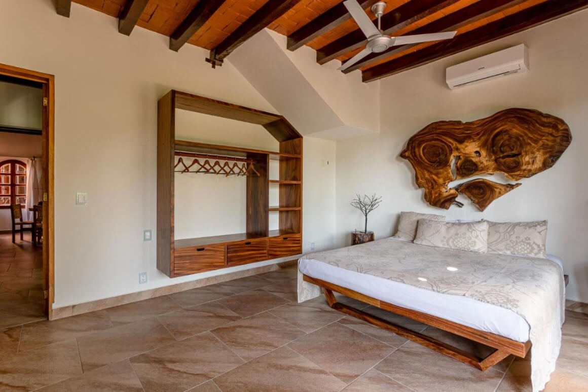 A queen room in Suites La Hacienda, Puerto Escondido