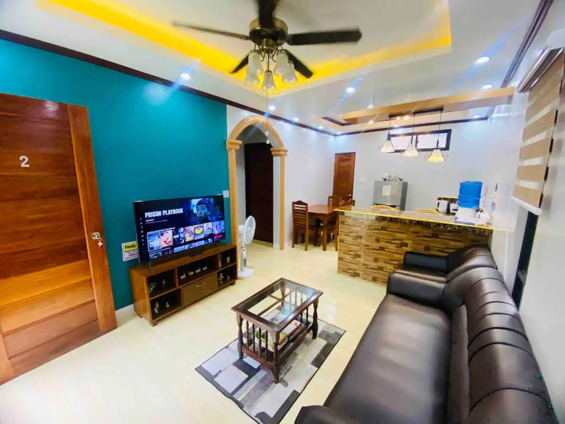 Spacious living room in a Guesthouse in Rizal Avenue 