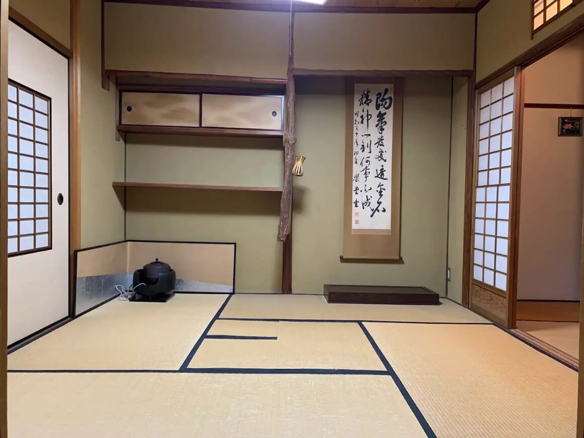 Room interior in Kyoto-Shi with Garden
