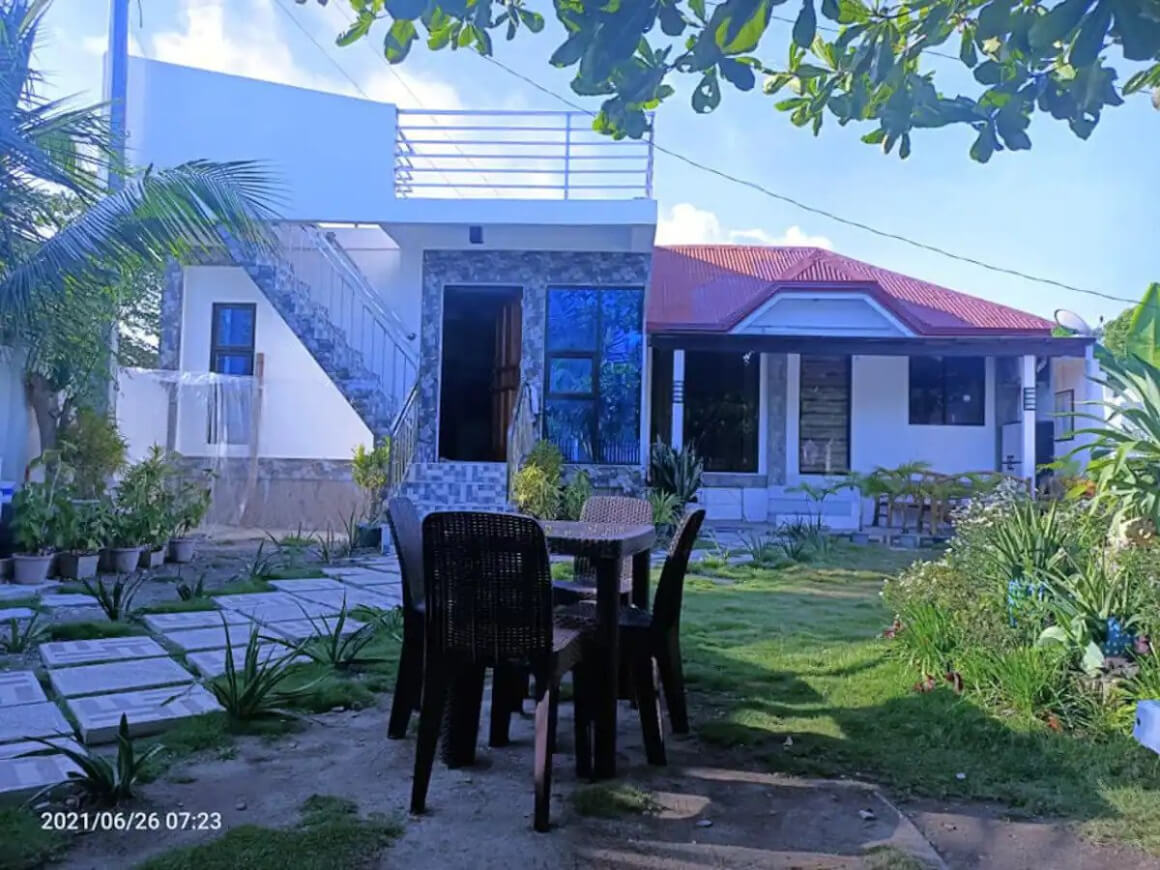 Chief’s Villa's patio space with a wooden table and chairs 