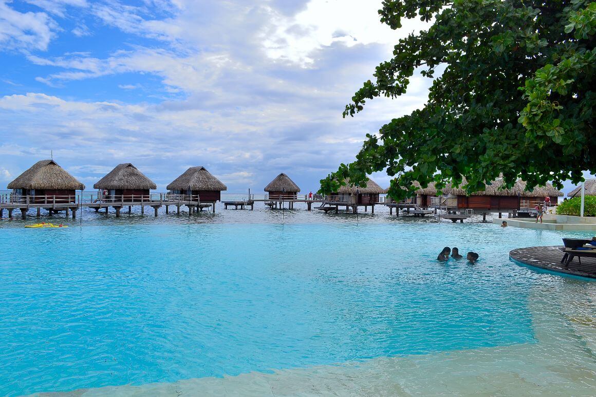 overwater bungalows in Moorea Maharepa