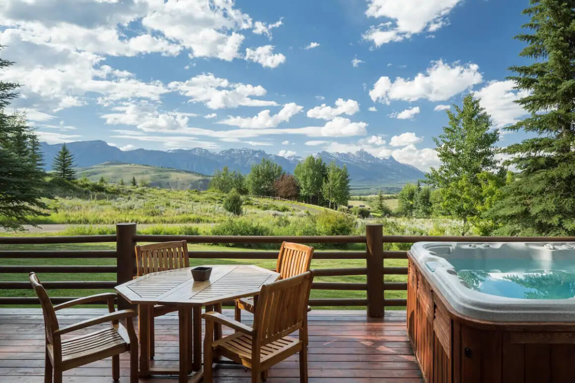 Mountain Top Lodge deck with table and hot tab looking over the incredible green, mountain view