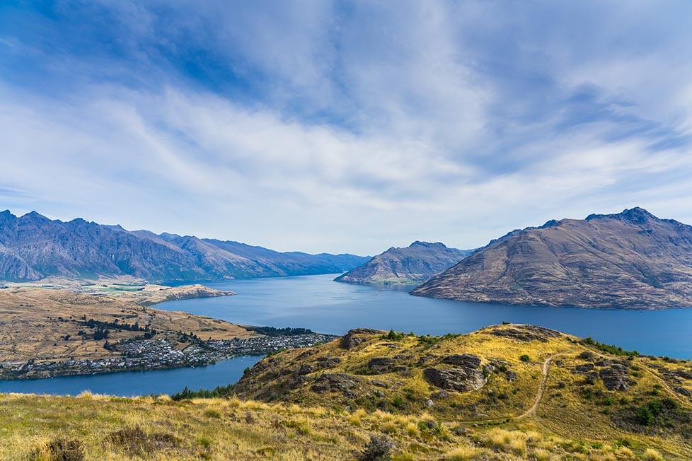 The lake and mountains of Wanaka, New Zealand