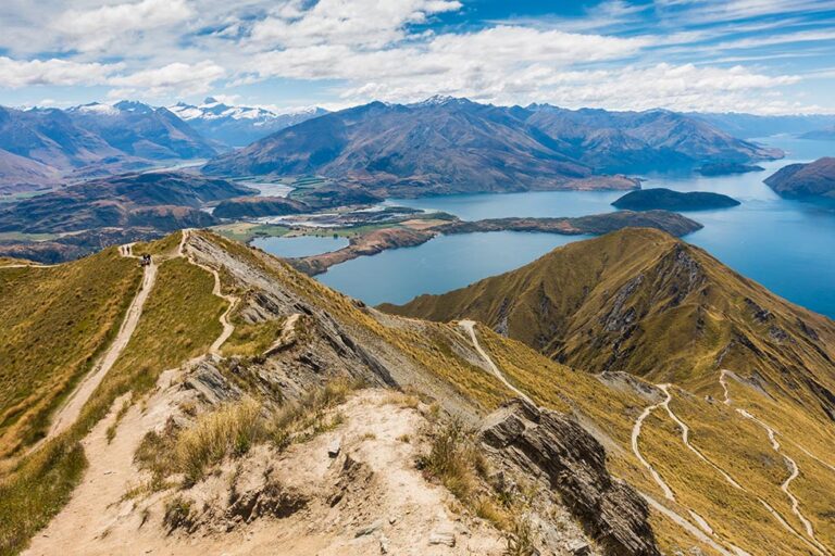 Where to Stay in Wanaka (COOLEST Areas!)