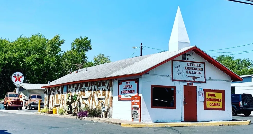 Front view of the Little Longhorn Saloon