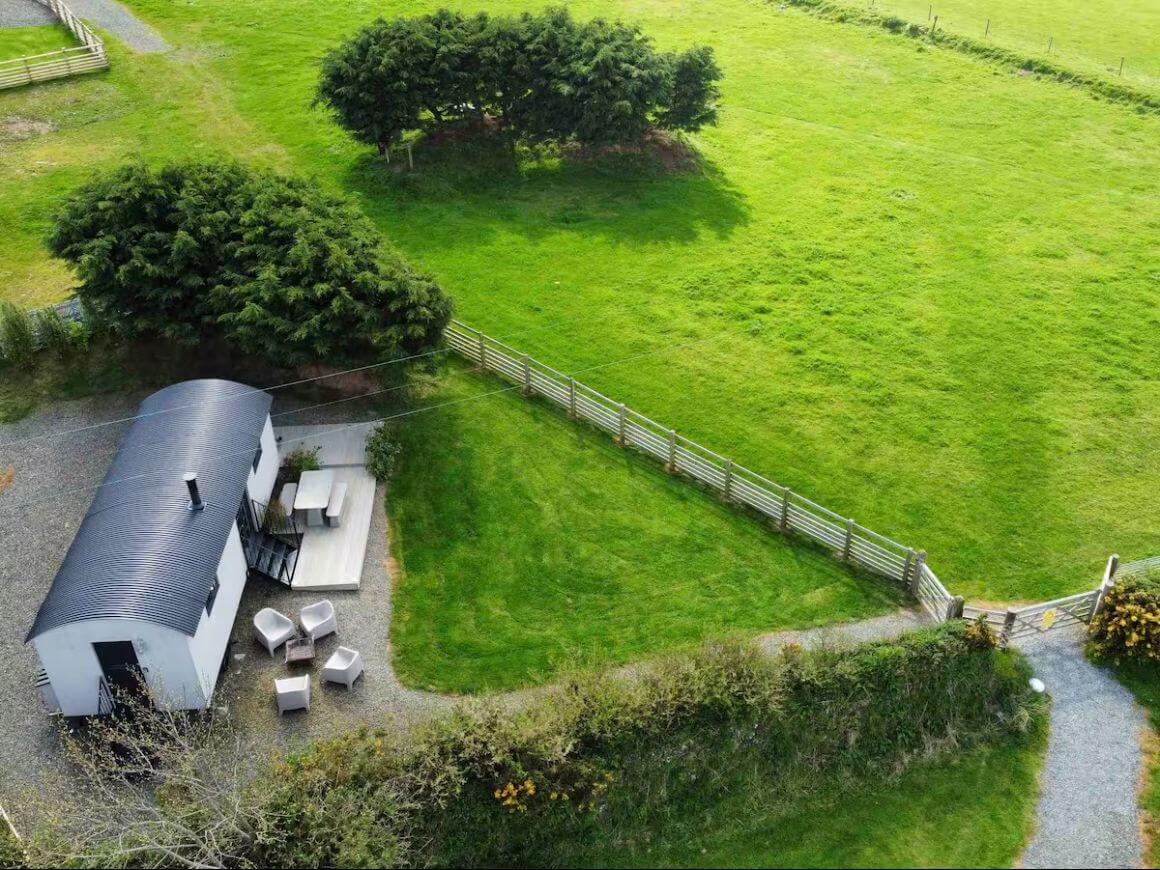 Hot tub | Alpacas | Golf Simulator | Near Beach