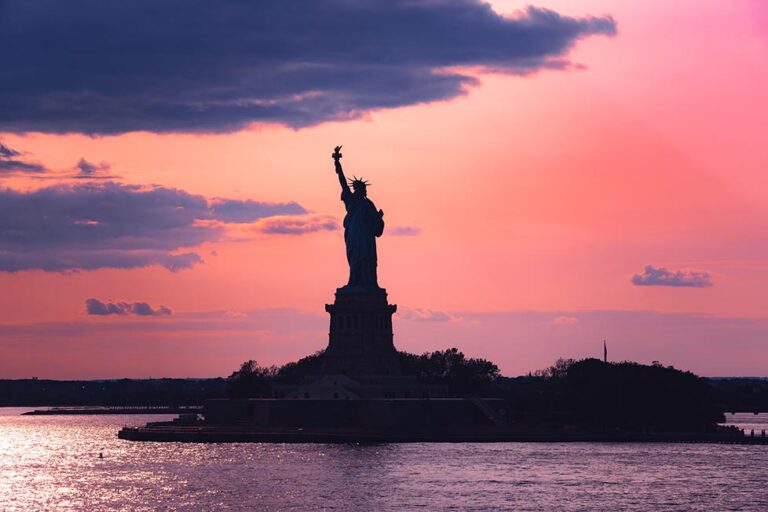 Where to Stay in New York City (COOLEST Areas!)