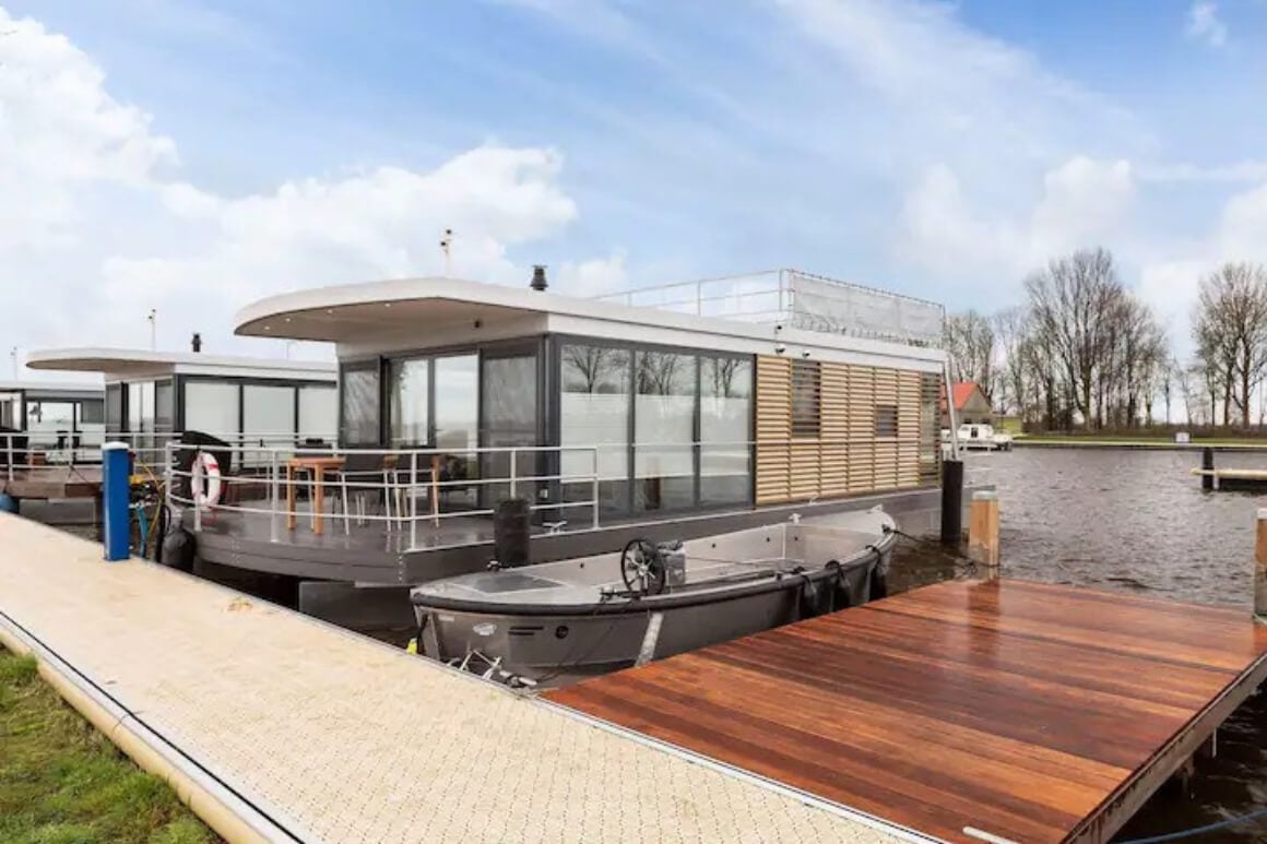 Luxury Houseboat with Roof Terrace